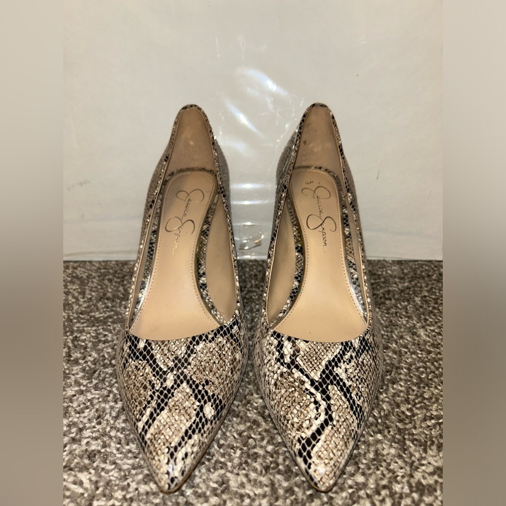Jessica Simpson Snake Skin pumps